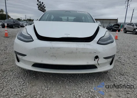 2019 Tesla Model 3 z USA, uszkodzony, nr VIN 5YJ3E1EB0KF469768